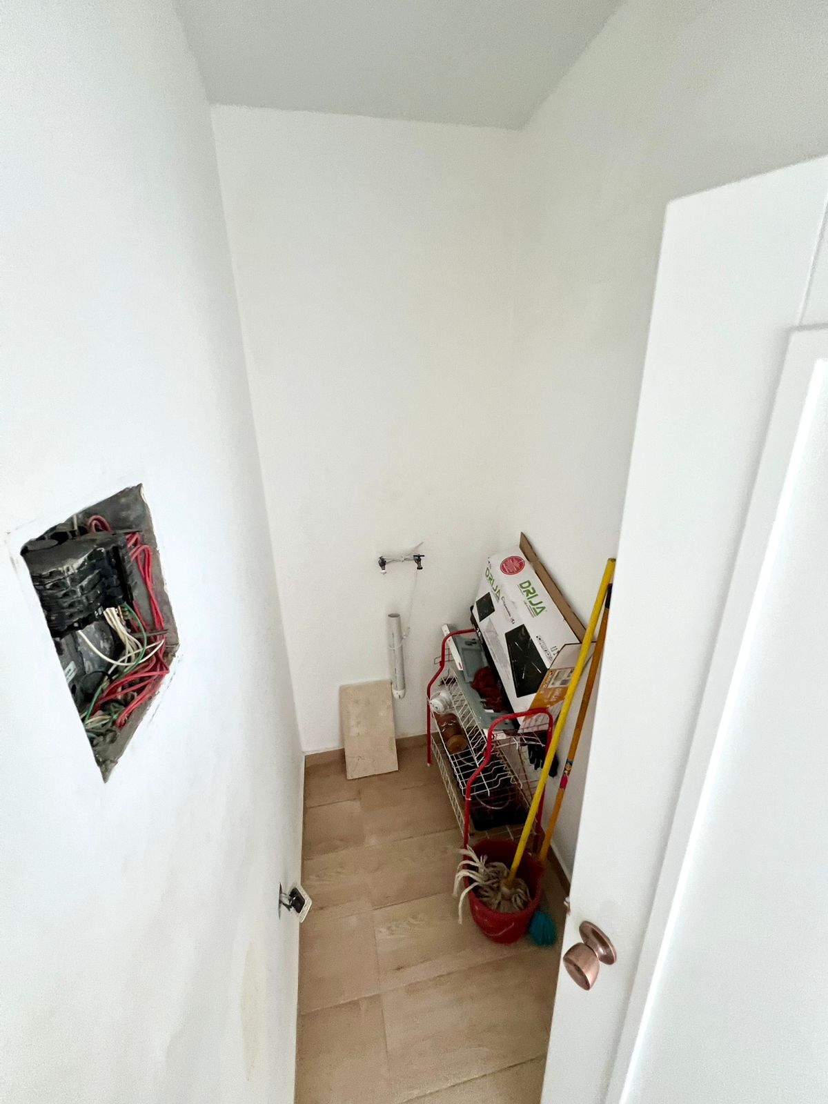 143812-whatsapp_image_2024_03_15_at_14.31.27__1_