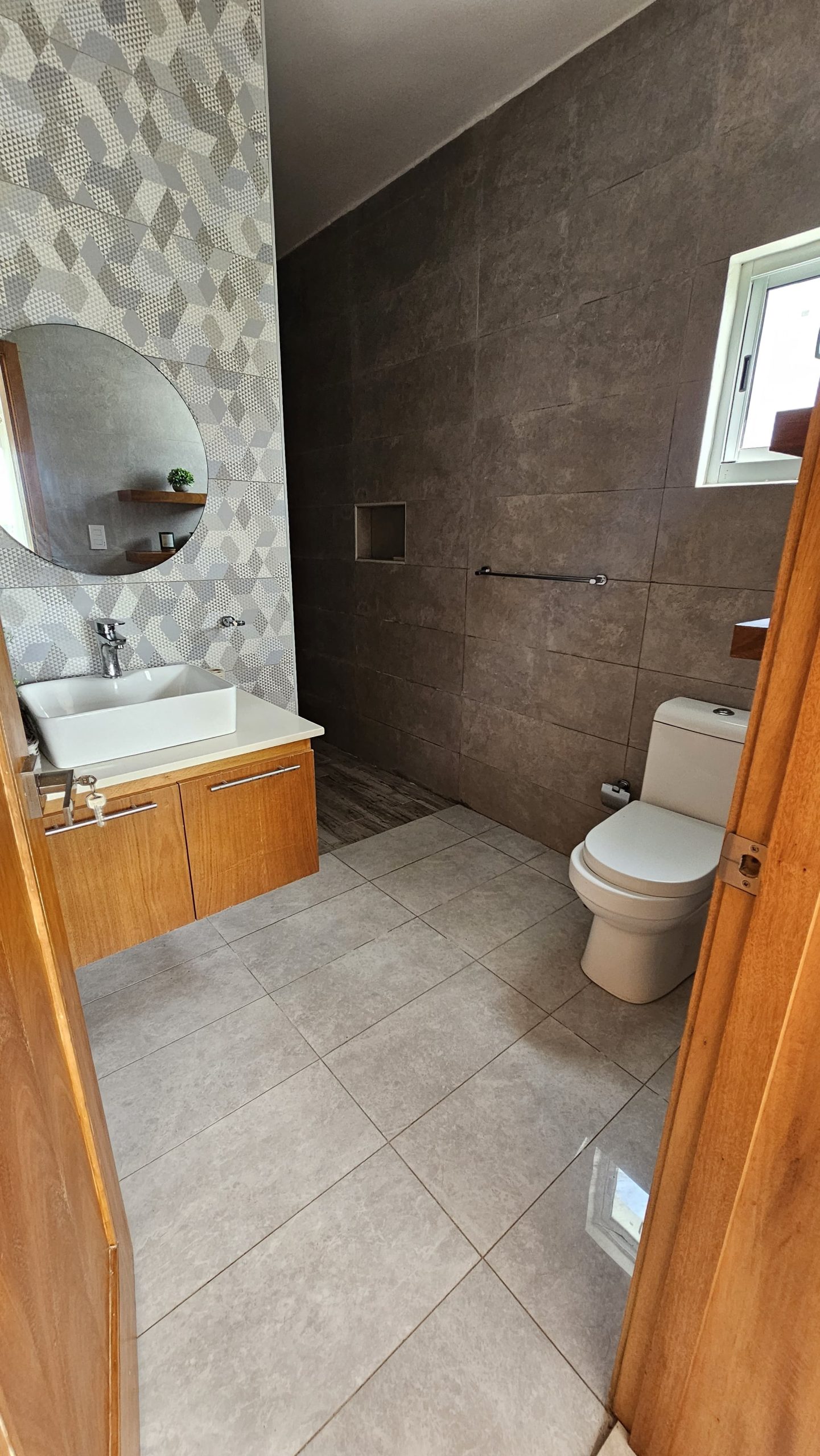 147343-whatsapp_image_2024_11_08_at_12.19.23_pm__1_