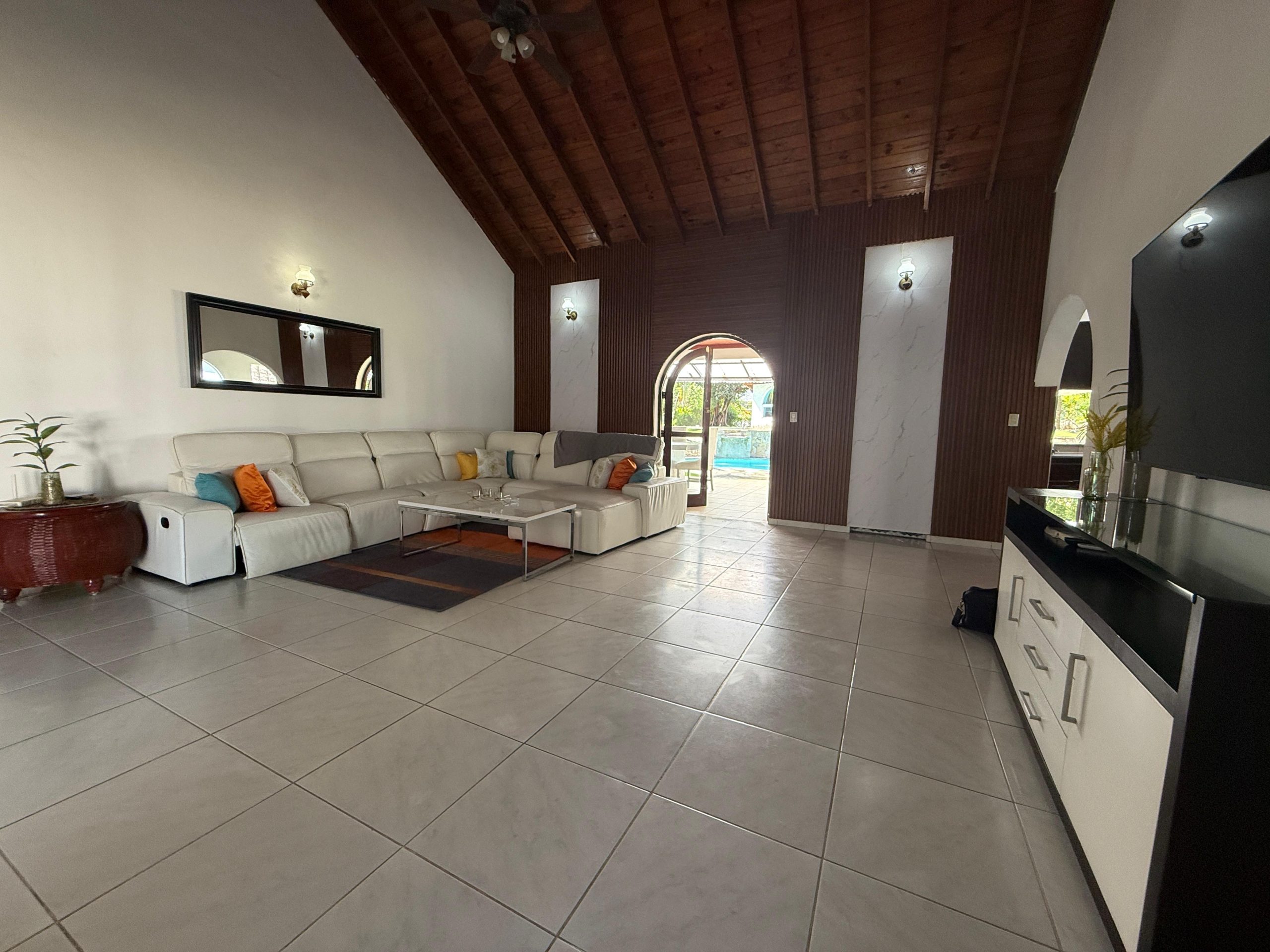 156009-f6e2f77e_0733_4ba0_875d_9567d0ccaeb3