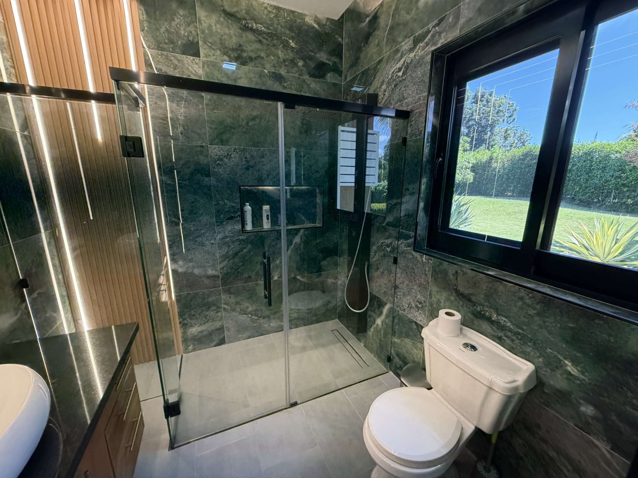 156278-cb3dd7cc_9c80_49e0_9f8e_f5a4377bd317_1_102_o