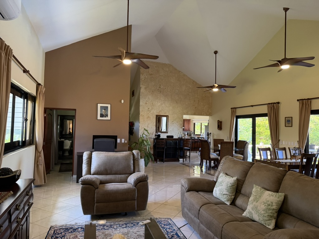 156278-f5d060be_6296_4dda_8a4c_b14be5da233f_1_105_c