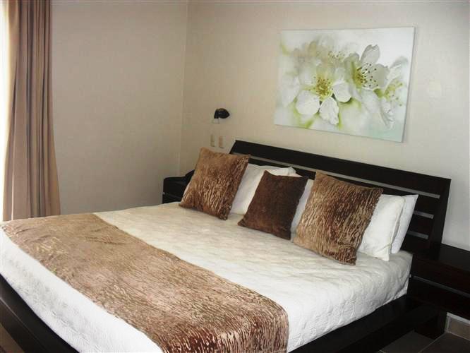 68233-582_sdc14299custom