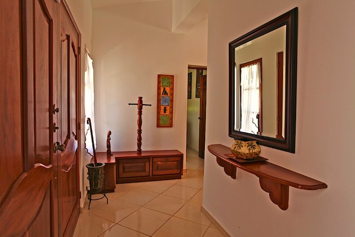 82726-1205_img4578custom