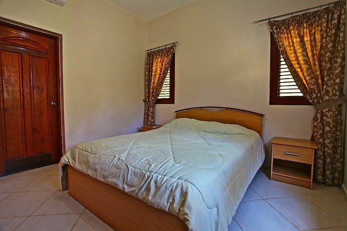 82726-1205_img8497custom