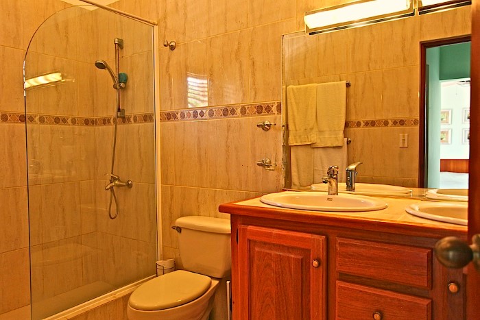 82726-1205_img8504custom