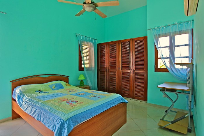 82726-1205_img8510custom