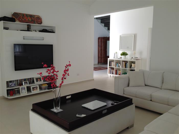 85309-1388_8tvroomcustom