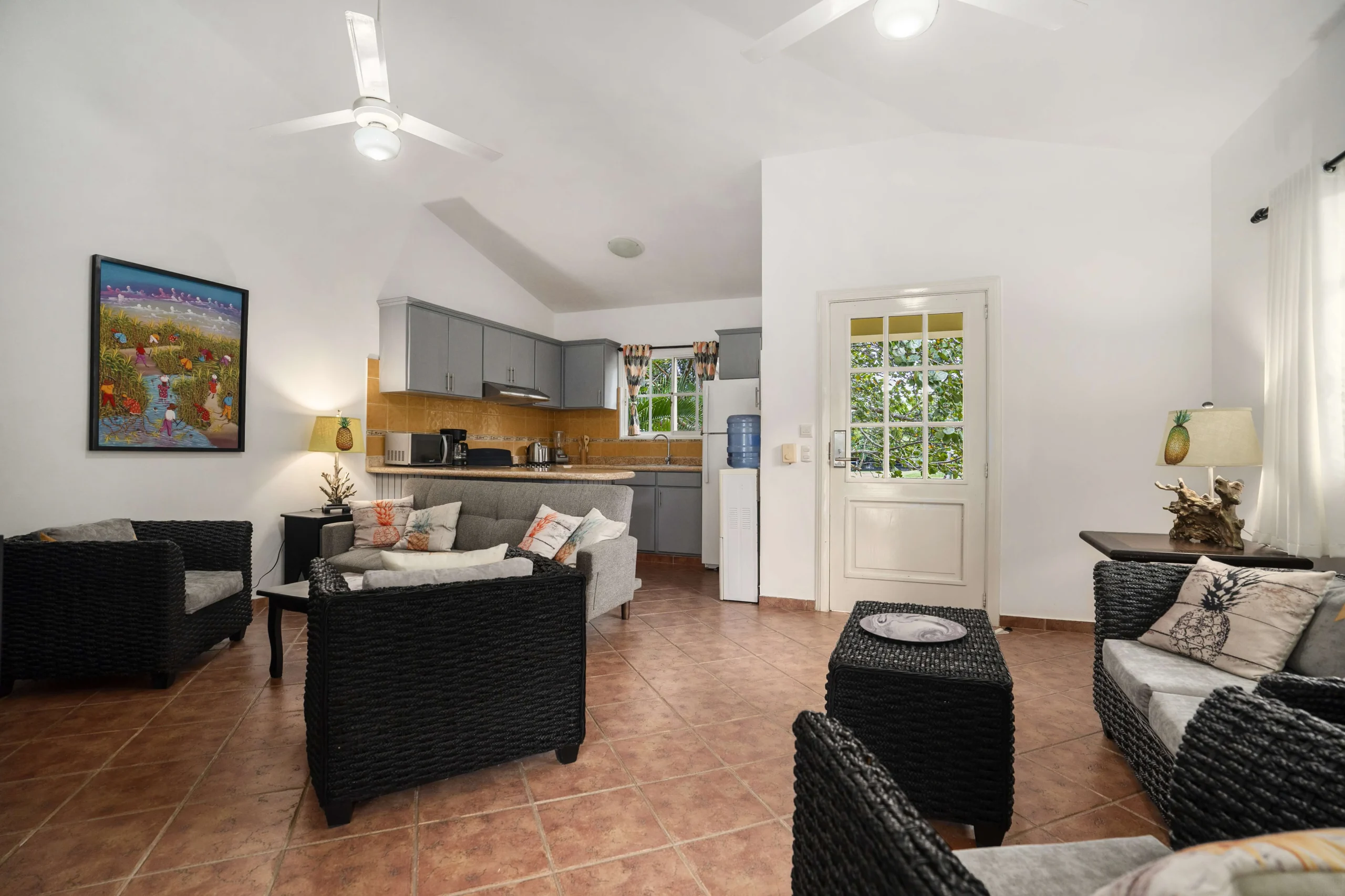 156382-living_room_
