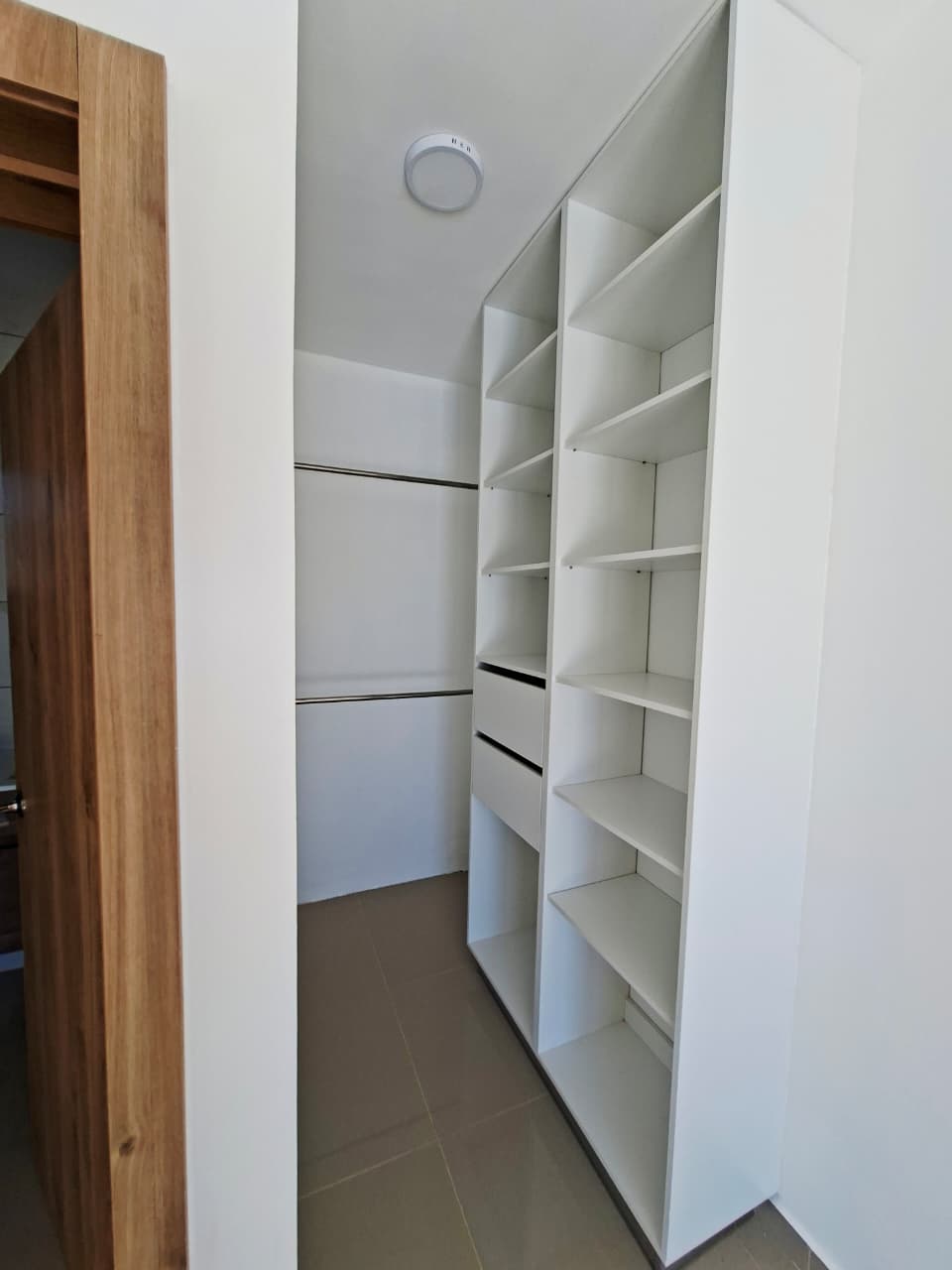 157340-sov_closet_2