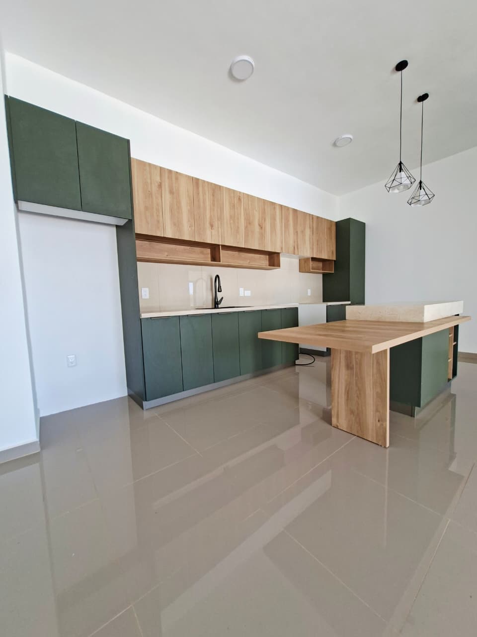 157340-sov_inside_kitchen