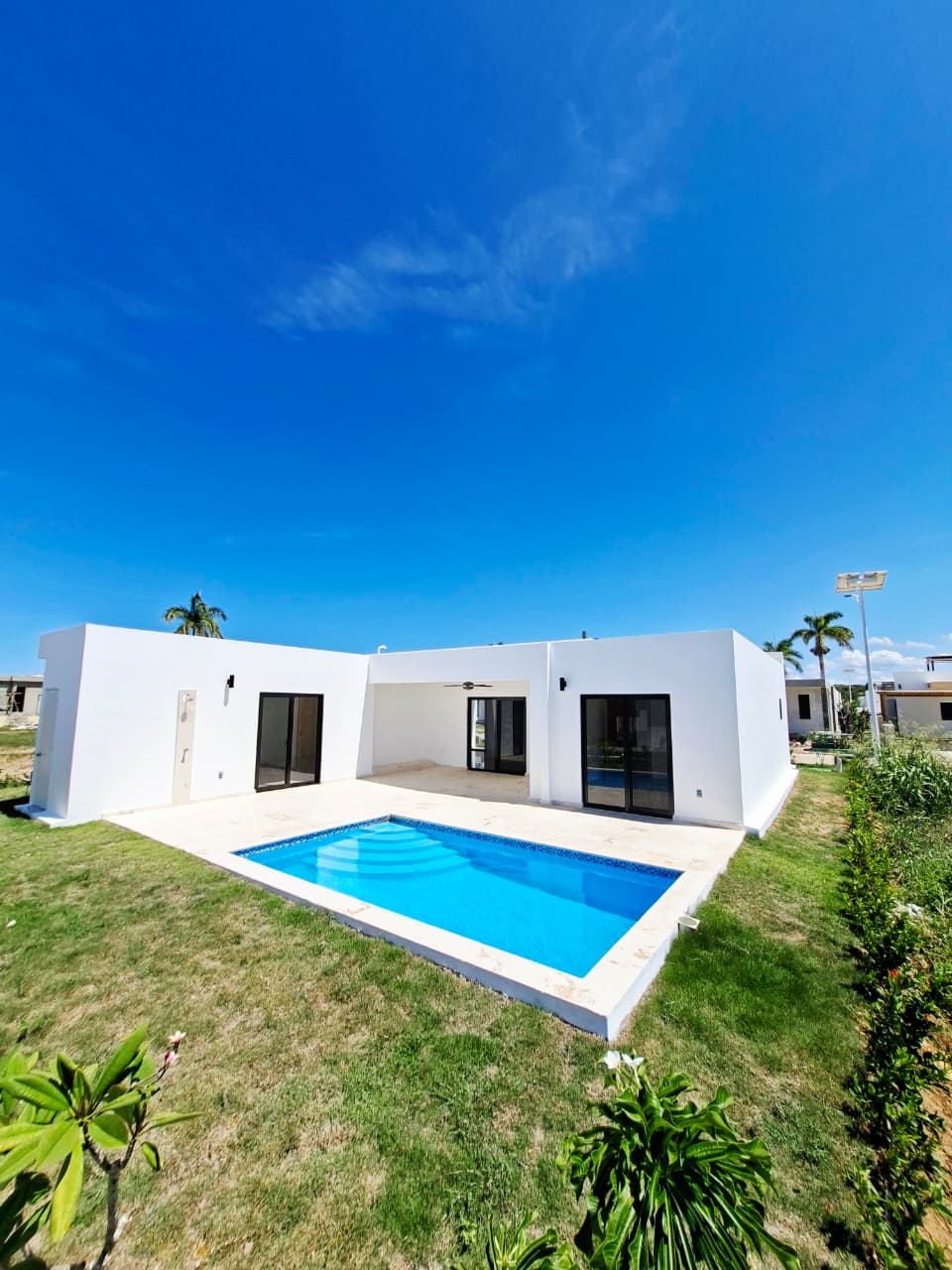 157340-sov_outside_pool