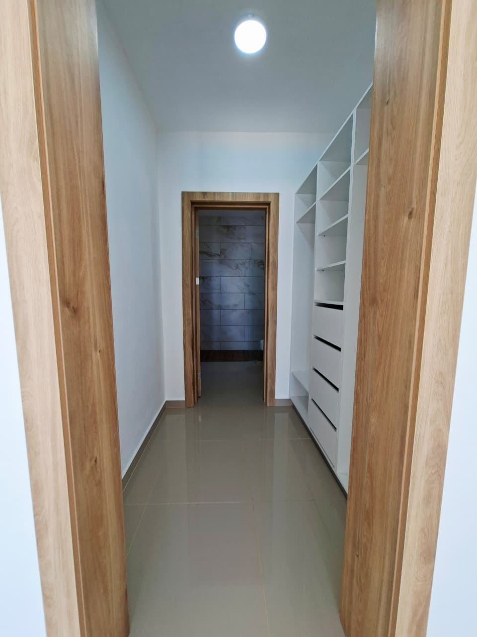 157340-sov_walk_in_closet