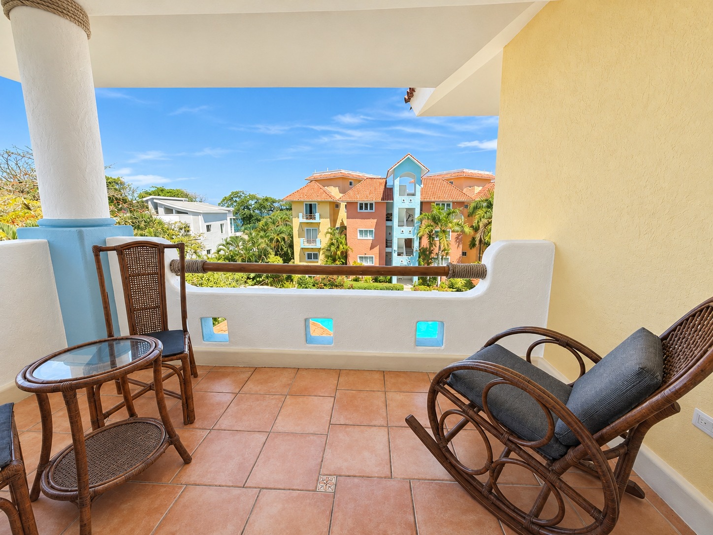 158924-balcony