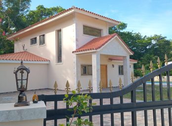 155450-elena_outside